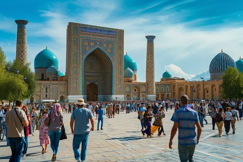 Voyageurs explorant les anciennes routes de la soie en Ouzbékistan sous un ciel azur
